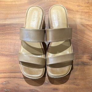 Nisolo Women's Tan Slide Sandals